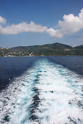 포토 JPG 해외이미지 파도 바다 여행 자연 하늘 휴가 사람없음 물 여름 파란색 크루즈 지중해 해외202004 해외포토 자연요소 계절 컬러 배_교통 생태계 파일형식 이미지허브