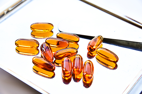 포토 JPG 해외이미지 백그라운드 건강 어류 사람없음 알약 약 갈색 건강관리 흰색 상품 먹기 흰배경 상승 처방 보충 고립 돌봄 오메가 해외202004 해외포토 컬러 컨셉 의학 모션 관리 수중동물 파일형식 이미지허브