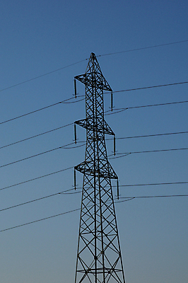 포토 JPG 해외이미지 산업 선 하늘 사람없음 야외 파란색 금속 힘 에너지 기둥 위험 철사 철탑 전압 해외202004 해외포토 건축 컬러 컨셉 재질 탑 파일형식 이미지허브