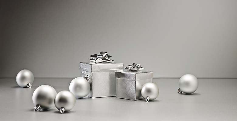 포토 JPG 해외이미지 전통 계절 리본 크리스마스 겨울 공 휴가 새로움 선물 사람없음 장식 빛 반사 파티 축제 장식볼 축하 우아함 은색 12월 심볼 포장지 노엘 여의주 카피스페이스 해외202004 해외포토 기념일 컬러 컨셉 포장 이벤트 공백 날짜 파일형식 이미지허브