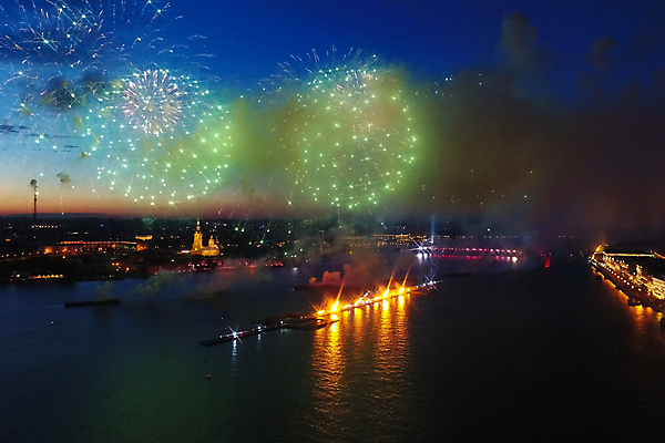포토 JPG 해외이미지 백그라운드 하늘 불꽃 불꽃놀이 사람 이벤트 사람없음 야외 강 컬러풀 파티 미국 어둠 하트 축하 떨어짐 야간 저녁 쇼 웅장함 해외202004 해외포토 자연요소 모양 컬러 컨셉 북아메리카 놀이 불 파일형식 이미지허브