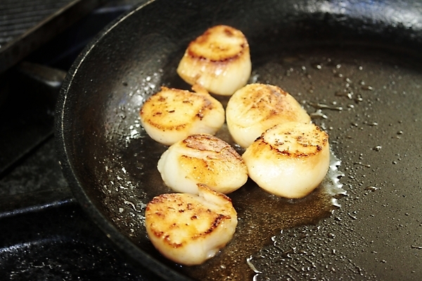 포토 JPG 해외이미지 음식 요리 사람없음 식사 저녁식사 샐러드 튀김 고명 먹기 해산물 준비 점심식사 해외202004 해외포토 모션 파일형식 이미지허브