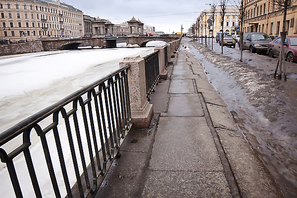 포토 JPG 해외이미지 나무 계절 유럽 여행 백그라운드 건축양식 자동차 하늘 거리 주택 풍경 사람없음 야외 가로 파란색 울타리 강 갈색 노란색 얼음 검은색 봄 회색 바위 흰색 도시 타일 러시아 그런지 옛날 화강암 해외202004 해외포토 자연요소 식물 건축 나라 육상교통 컬러 건물 담장 암석 돌_바위 파일형식 이미지허브