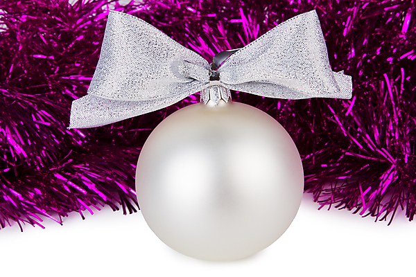 포토 JPG 해외이미지 모양 전통 디자인 계절 리본 문화 줄 크리스마스 유리 휴가 사람없음 장식 빨간색 빛 활발 젖음 장식볼 흰색 축하 눈송이 12월 오브젝트 활 고립 엘리먼트 여의주 해외202004 해외포토 기념일 컬러 컨셉 재질 눈_날씨 날짜 파일형식 이미지허브