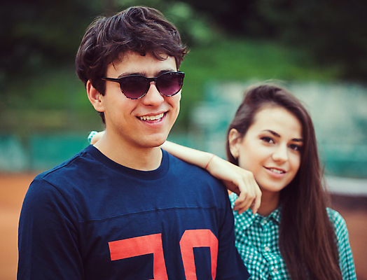 포토 JPG 해외이미지 백인 라이프스타일 커플 여자 남자 스포츠 휴식 거리 앉기 성인 야외 두명 10대 청춘 유행 테니스 도시 시원함 법정 스타일 해외202004 해외포토 서양인 컨셉 관계 모션 청소년 사람 생활 구기 파일형식 이미지허브