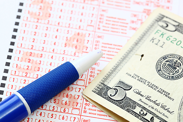 포토 JPG 해외이미지 종이 스포츠 컨셉 십자가 돈 비즈니스 성공 아이디어 건강 사람 사람없음 숫자 연필 펜 볼펜 달러 게임 기록 우승 행운 티켓 재산 도박 선택 위험 예측 쿠폰 서식 문서 기회 소원 고무 중독 복권 적자 해외202004 해외포토 문자 놀이 학용품 금융 필기구 최고 파일형식 이미지허브