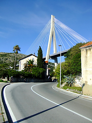 포토 JPG 해외이미지 디자인 유럽 바다 백그라운드 하늘 휴가 산 거리 풍경 사람없음 물 여름 금속 거품 흰색 고속도로 연결 속도 시작 아치 타운 크로아티아 두브로브니크 지원 커터 콘크리트 필터 해외202004 해외포토 자연요소 계절 나라 도로 컬러 재질 도시 파일형식 이미지허브