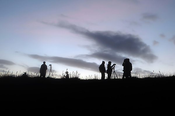 포토 JPG 해외이미지 라이프스타일 실루엣 여행 백그라운드 자연 하늘 산 서기 사람 풍경 사람없음 야외 햇빛 여행객 일출 일몰 하이킹 사진사 절정 해외202004 해외포토 모션 레저 촬영기법 생활 태양 노을 작가 생태계 파일형식 이미지허브