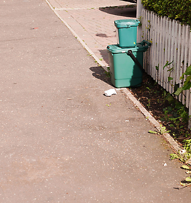 포토 JPG 해외이미지 종이 백그라운드 컨셉 사람없음 초록색 쌓기 환경 재활용 쓰레기통 도시 쓰레기 폐기물 컨테이너 플라스틱 거절 버리기 에코 유기농 생태계 낭비 내추럴 생태학 해외202004 해외포토 웰빙 교육 산업 컬러 모션 재질 친환경 파일형식 이미지허브