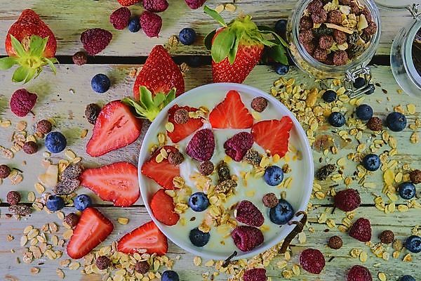 포토 JPG 해외이미지 음식 과일 요가 딸기 디저트 사람없음 숟가락 식사 우유 사발 아침식사 낟알 시리얼 유기농 블루베리 산딸기 꿀 내추럴 뮤즐리 옛날 오트밀 귀리 해외202004 해외포토 웰빙 유제품 곡류 수저 사기그릇 파일형식 이미지허브