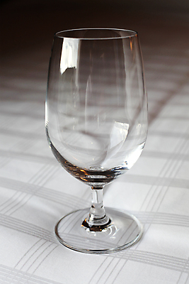 포토 JPG 해외이미지 1 아시아 와인잔 침구 태국 유리 호텔 열쇠 아이디어 실내 사람없음 내부 와인 검은색 침실 방 침대 알코올 주름 가득함 혼자 해외202004 해외포토 나라 컬러 가구 컨셉 술잔 재질 숙소 주류 파일형식 이미지허브