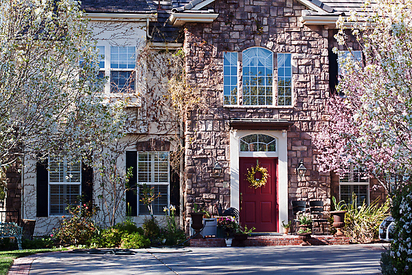 포토 JPG 해외이미지 나무 외관 건축양식 창문 부동산 벽돌 새로움 주택 풍경 잔디 사람없음 건물 초록색 여름 문 꿈 차도 벚꽃 개화 재산 고급 큼 조경 리빙 대출 교외 진짜 해외202004 해외포토 식물 건축물 계절 건축 꽃 도로 컬러 컨셉 금융 크기 파일형식 이미지허브