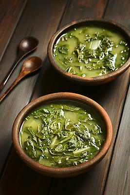 포토 JPG 해외이미지 접시 음식 줄기 잎 다이어트 채소 건강 요리 사람없음 목재 세로 초록색 빛 숟가락 식사 어둠 시골 직물 신선 사발 수프 지중해 내추럴 채식주의자 핸드메이드 비건 해외202004 해외포토 나무 식물 식기 바다 컬러 재료 수저 사기그릇 채식 파일형식 이미지허브