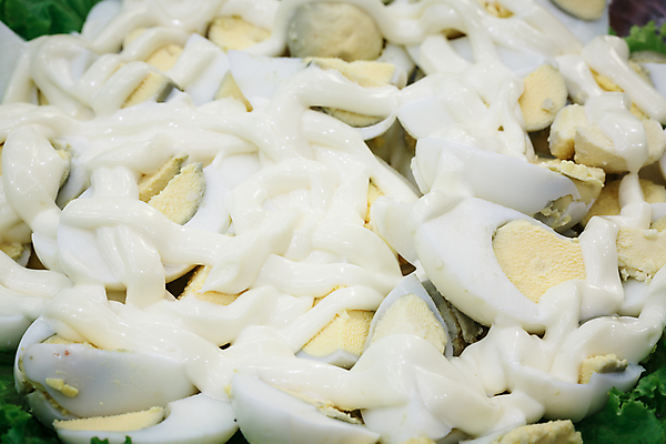 포토 JPG 해외이미지 접시 음식 탁자 휴가 건강 요리 사람없음 초록색 노란색 계란 식사 저녁식사 샐러드 흰색 신선 고명 닫기 아침식사 상추 가득함 노른자 마요네즈 단백질 뷔페 삶기 해외202004 해외포토 식기 컬러 가구 채소 모션 알 소스_음식 영양소 파일형식 이미지허브