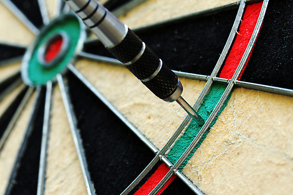 포토 JPG 해외이미지 스포츠 컨셉 패턴 놀이 성공 화살 사람없음 빨간색 장난감 검은색 경쟁 공연 게임 우승 행운 센터 목표 결과 다트판 다트 심볼 슛 골 때리기 스트라이크 승자 완벽 필승 완전 정확 해외202004 해외포토 컬러 무늬 모션 이벤트 최고 파일형식 이미지허브