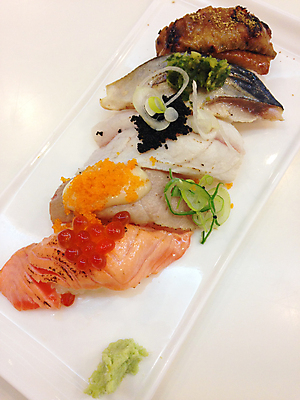 포토 JPG 해외이미지 전통 아시아 음식 다이어트 밥 새우 건강 어류 동양인 사람없음 빨간색 식당 일본 저녁식사 신선 맛 해산물 만족 서빙 연어 후추 훈제 점심식사 단백질 이국적 해외202004 해외포토 감정 나라 컬러 컨셉 갑각류 인종 상점 식사 수중동물 향신료 영양소 파일형식 이미지허브