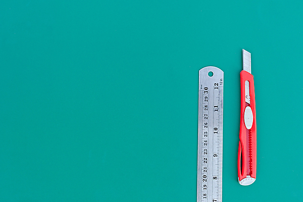 포토 JPG 해외이미지 접시 교육 길 백그라운드 비즈니스 학교 문구용품 자 미술 사람없음 가로 빨간색 초록색 사무실 숫자 장비 매트 기구 도구 칼 확대 자르기 측정 오브젝트 싱글 질감 눈금 길이 직진 커터 프로젝트 공급 해외202004 해외포토 문자 식기 컬러 모션 문화예술 파일형식 이미지허브