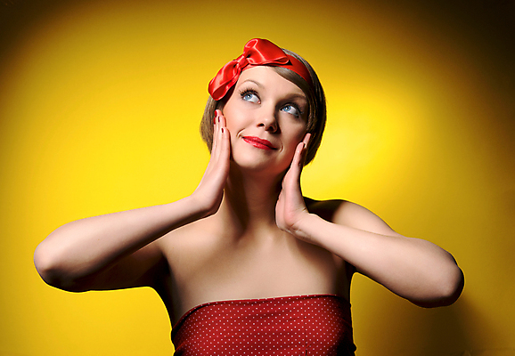 포토 JPG 해외이미지 모델 1 라이프스타일 응시 여자 행복 감정 문화 얼굴 포즈 백그라운드 갈색머리 한명 미소 사람 성인 가로 빨간색 청춘 갈색 노란색 유행 기쁨 수확 화려 우아함 활 복고 펑키 고립 구식 픽업 스타일 해외202004 해외포토 헤어스타일 시선 컬러 컨셉 농업 표정 생활 신체부위 파일형식 이미지허브