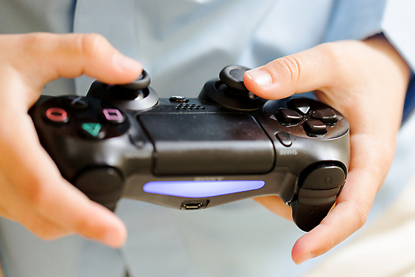 포토 JPG 해외이미지 손 행복 스포츠 장난 부분 놀이 휴가 주택 사람없음 컴퓨터 장난감 기쁨 장비 게임 흰색 잡기 시간 좌절 역 휴대용 무선전화기 묘사 싱글 와이파이 조이스틱 멀리 동영상 낭비 게이머 비디오게임 비명 제어 키패드 해외202004 해외포토 감정 컬러 컨셉 교통시설 모션 건물 신체부위 전자제품 게임기 전화기 오브젝트 무선인터넷 파일형식 이미지허브