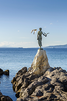 포토 JPG 해외이미지 구름 바다 조각 여행 자연 갈매기 조류 하늘 휴가 사람 풍경 사람없음 물 여름 조각상 지중해 휴양지 크로아티아 해외202004 해외포토 자연요소 동물 계절 유럽 조형물 장소 생태계 파일형식 이미지허브