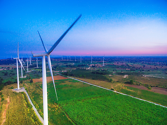 포토 JPG 해외이미지 밭 농업 자연 하늘 바람 사람없음 초록색 환경 풍차 발전기 해외202004 해외포토 자연요소 산업 컬러 날씨 발전소 생태계 파일형식 이미지허브