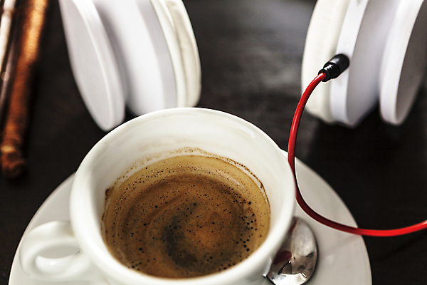 포토 JPG 해외이미지 직업 손 커피 음료 탁자 아침 주택 따뜻함 사람없음 목재 컵 갈색 금속 주방 숟가락 검은색 기계 카페 장비 우유 머그컵 흰색 신선 뜨거움 도자기 액체 맛 아침식사 은색 묘사 오브젝트 준비 만들기 아로마 카푸치노 에스프레소 라떼 모카 자동 카페인 해외202004 해외포토 주간 나무 식기 컬러 가구 컨셉 재료 모션 재질 유제품 수저 건물 신체부위 상점 식사 파일형식 이미지허브