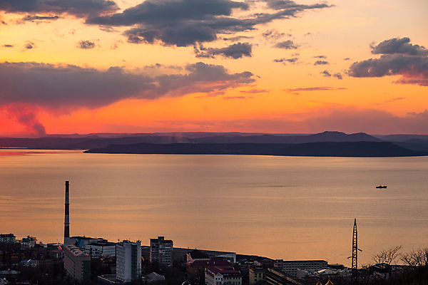 포토 JPG 해외이미지 구름 산업 파도 바다 섬 여행 백그라운드 오렌지 건축양식 하늘 새로움 주택 뿔 파노라마 풍경 사람없음 야외 건물 물 여름 파란색 빛 도시풍경 환경 탑 일몰 도시 만 센터 황금 정상 러시아 지역 포트 타운 멀리 동쪽 스카이라인 러시아인 해외202004 해외포토 자연요소 서양인 건축물 계절 건축 유럽 컬러 컨셉 과일 촬영기법 노을 방향 파일형식 이미지허브
