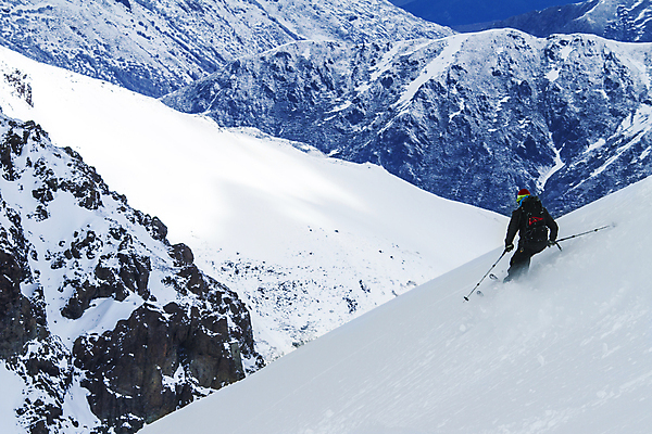 포토 JPG 해외이미지 직업 남자 스포츠 이동 겨울 자연 휴가 스키 산 경사 사람없음 야외 파란색 얼음 검은색 미국 추위 흰색 정상 위험 가루 속도 스키선수 칠레 남쪽 라이더 무임승차 운동가 해외202004 해외포토 자연요소 계절 컬러 컨셉 북아메리카 겨울스포츠 운동선수 사람 남아메리카 승차 방향 생태계 파일형식 이미지허브
