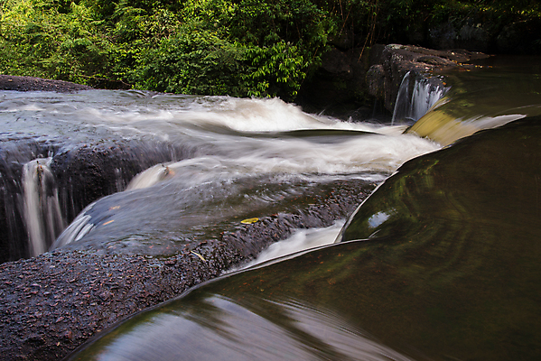 포토 JPG 해외이미지 나무 식물 공원 아시아 백그라운드 잎 모션 태국 자연 풍경 사람없음 초록색 물 강 폭포 흐름 바위 신선 개울 숲 순수 전국 해외202004 해외포토 자연요소 공공시설 나라 컬러 컨셉 돌_바위 생태계 파일형식 이미지허브