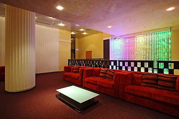 포토 JPG 해외이미지 라이프스타일 디자인 벽 의자 건축양식 창문 탁자 조명 바닥 아파트 실내 사람없음 내부 장식 빛 소파 유행 램프 기둥 커튼 화려 복도 재산 고급 우아함 타일 대리석 모자이크 접수 진짜 화강암 해외202004 해외포토 건축 가구 컨셉 재료 주택 생활 금융 암석 파일형식 이미지허브