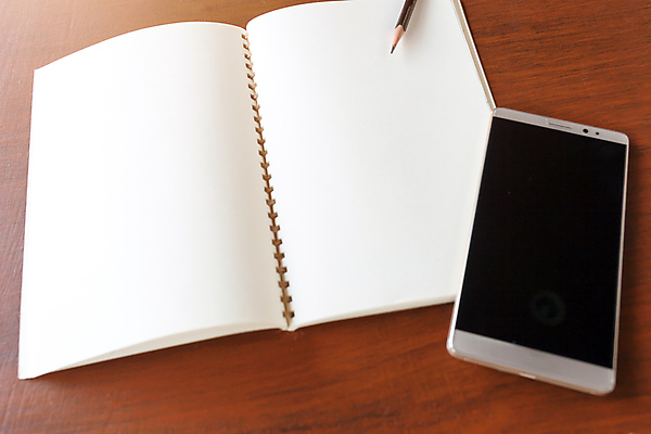 포토 JPG 해외이미지 디자인 교육 종이 백그라운드 비즈니스 텍스트 학교 자연 탁자 표면 모바일 프레임 사람없음 목재 장식 스마트폰 사무실 연필 갈색 쪽지 공책 공백 장비 정보 수확 흰색 메시지 편지 전화기 읽기 책상 준비 질감 레이아웃 문서 목공예 공지사항 시트 내추럴 패드 그런지 해외202004 해외포토 나무 컬러 가구 농업 재료 모션 문구용품 학용품 핸드폰 스마트기기 필기구 공예 생태계 파일형식 이미지허브