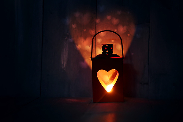 포토 JPG 해외이미지 모양 디자인 촛불 탁자 불 휴가 불꽃 기념 함께함 발렌타인데이 사랑 사람없음 목재 장식 빨간색 빛 금속 하트 시골 등불 축하 신용카드 우아함 야간 저녁 심볼 마법 2월 해외202004 해외포토 자연요소 나무 감정 컬러 가구 컨셉 재료 초 데이이벤트 재질 조명 금융 날짜 파일형식 이미지허브