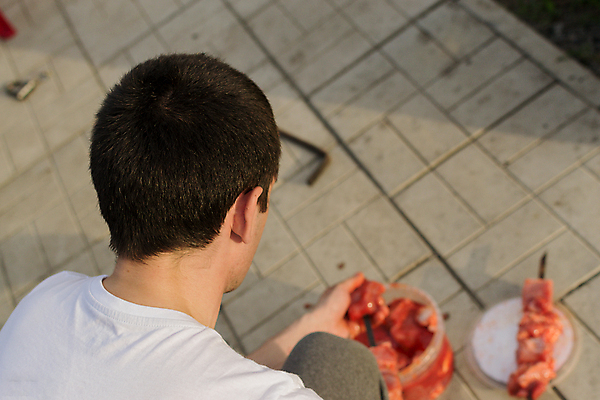 포토 JPG 해외이미지 백인 라이프스타일 남자 행복 음식 컨셉 가족 자연 휴가 함께함 육류 요리 미소 사람 사람없음 야외 여름 친구 소풍 파티 정원 식사 저녁식사 소고기 그룹 소시지 그릴 바비큐 굽기 먹기 주말 해외202004 해외포토 서양인 계절 감정 식재료 관계 모션 주방용품 표정 이벤트 생활 야외활동 가공식품 구이 생태계 파일형식 이미지허브