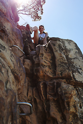 포토 JPG 해외이미지 백인 라이프스타일 여자 스포츠 아프리카 자연 산 한명 사람 성인 야외 세로 여름 태양 맑음 등산 절벽 도전 바위 흰색 위험 오르기 암초 남아프리카 케이프타운 해외202004 해외포토 자연요소 서양인 1 계절 나라 컬러 컨셉 모션 날씨 생활 트래킹 돌_바위 생태계 남아프리카공화국 파일형식 이미지허브