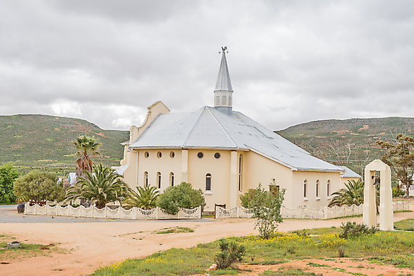 포토 JPG 해외이미지 종교 겨울 아프리카 거리풍경 사람없음 교회 성경 그늘 첨탑 종탑 흐림 남아프리카 해외202004 해외포토 계절 나라 종교용품 날씨 거리 풍경 탑 파일형식 이미지허브