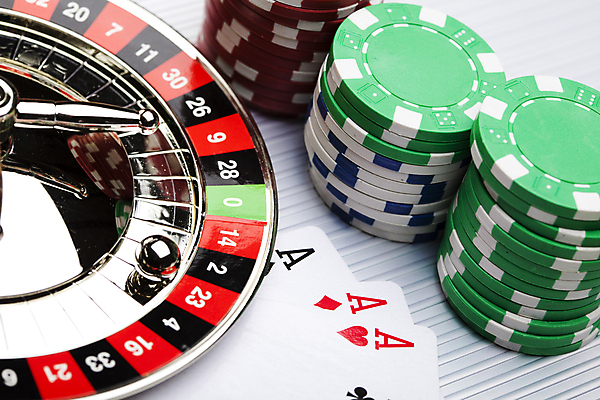 포토 JPG 해외이미지 실내 사람없음 쌓기 트럼프 포커칩 도박 구슬 카지노 흰배경 룰렛 겜블 해외202004 해외포토 백그라운드 모션 내부 놀이용품 게임 흰색 포커 파일형식 이미지허브