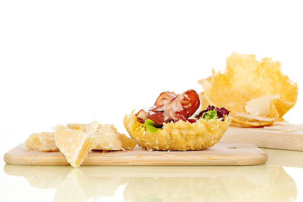 포토 JPG 해외이미지 스튜디오촬영 계절 음식 조각 백그라운드 채소 재료 치즈 건강 요리 사람없음 목재 가로 컬러풀 노란색 바구니 계란 검은색 활발 샐러드 신선 사발 맛 그릴 상추 먹기 햄 베이컨 강렬 섞기 정물화 스타일 해외202004 해외포토 나무 컬러 컨셉 모션 주방용품 유제품 실내 육류 돼지고기 알 사기그릇 그림 파일형식 이미지허브