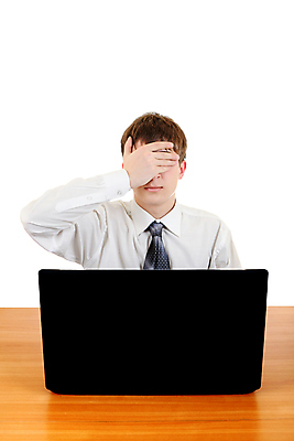 포토 JPG 해외이미지 백인 직업 1 남자 얼굴 백그라운드 셔츠 인터넷 탁자 넥타이 직장 관리 한명 사람 앉기 성인 10대 노트북 컴퓨터 사무실 머리 공책 덮개 흰색 잡기 닫기 책상 숨김 고립 숨기 시각장애인 심각 해외202004 해외포토 서양인 잡화 컬러 가구 컨셉 상의 회사 비즈니스 모션 청소년 문구용품 신체부위 전자제품 뚜껑 장애인 파일형식 이미지허브
