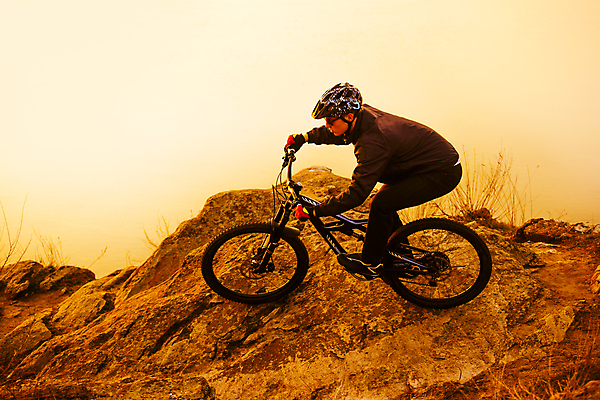 포토 JPG 해외이미지 전신 남자 스포츠 한명 성인 야외 자전거 승차 산악자전거 성인남자한명만 해외202004 해외포토 1 모션 사람 바이크 남자한명만 성인남자만 파일형식 이미지허브