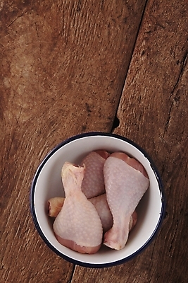 포토 JPG 해외이미지 요리 사람없음 치킨 신선 준비 날것 드럼스틱 생식 정육점 해외202004 해외포토 상점 닭고기요리 파일형식 이미지허브