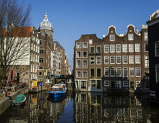 포토 JPG 해외이미지 식물 외관 유럽 여행 곡선 건축양식 창문 교통시설 거리 주택 사람없음 야외 초록색 물 파란색 강 햇빛 태양 탑 항구 봄 도시 보트 먹이 네덜란드 운하 좁은 암스테르담 화창 해외202004 해외포토 자연요소 건축물 계절 건축 나라 선 컬러 교통 배_교통 날씨 건물 시설 파일형식 이미지허브