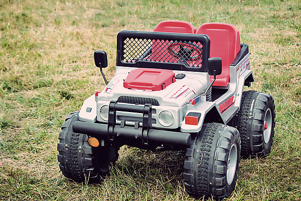 포토 JPG 해외이미지 행복 어린이 이동 교통시설 자동차 놀이 잔디 사람없음 야외 빨간색 컬러풀 장난감 기계 유치원 게임 바퀴 승차 오브젝트 해외202004 해외포토 식물 교육 감정 육상교통 컬러 교통 컨셉 모션 사람 시설 파일형식 이미지허브