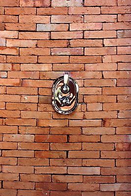 포토 JPG 해외이미지 공원 벽 백그라운드 벽돌 손잡이 사람없음 야외 물 정원 흐름 기구 신선 액체 개울 떨어짐 빨래 제트기 내추럴 샤워실 해외202004 해외포토 자연요소 공공시설 컨셉 가사 비행기 강 샤워시설 파일형식 이미지허브