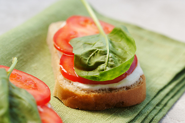 포토 JPG 해외이미지 음식 빵 조각 다이어트 토마토 채소 아침 염소 치즈 주택 샌드위치 건강 사람없음 초록색 빛 식사 저녁식사 샐러드 흰색 시골 신선 오픈 고명 맛 아침식사 상추 먹기 허브 크림 속도 상쾌 유기농 시골집 냅킨 날것 토스트 시금치 점심식사 채식주의자 디톡스 해외202004 해외포토 주간 식물 웰빙 감정 컬러 컨셉 포유류 모션 유제품 건물 채식 파일형식 이미지허브