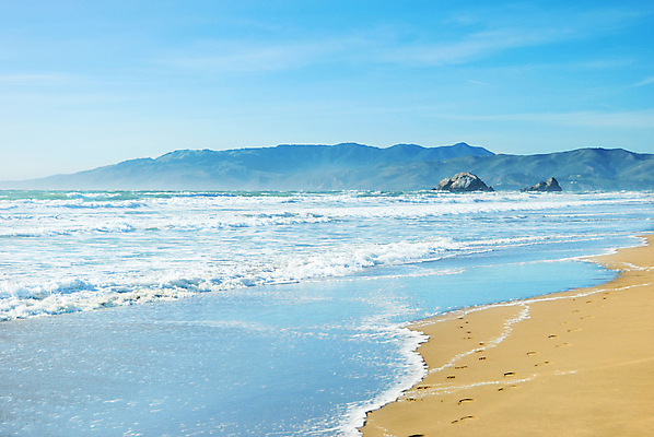 포토 JPG 해외이미지 모래 파도 바다 여행 자연 하늘 휴가 항해 풍경 사람없음 야외 물 여름 파란색 여행객 맑음 미국 만 서핑 발자국 언덕 캘리포니아 태평양 서쪽 해외202004 해외포토 자연요소 계절 컬러 북아메리카 배_교통 자국 날씨 사람 수상스포츠 방향 생태계 파일형식 이미지허브
