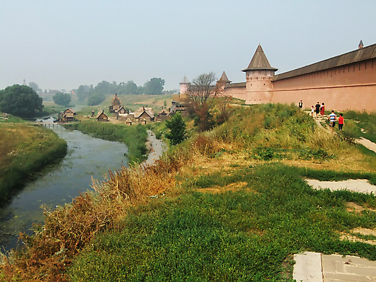 포토 JPG 해외이미지 기독교 벽 여행 건축양식 하늘 벽돌 사람없음 건물 목재 여름 교회 탑 수확 성 중세 역사 재산 러시아 타운 수도원 러시아인 옛날 해외202004 해외포토 서양인 나무 건축물 계절 건축 유럽 종교 농업 재료 종교건축 금융 도시 파일형식 이미지허브