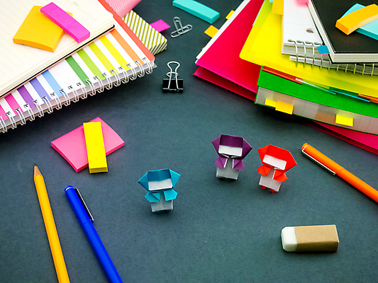 포토 JPG 해외이미지 교육 종이 어린이 분홍색 하늘색 오렌지 비즈니스 학교 놀이 사람없음 책 빨간색 초록색 파란색 친구 스터디 컬러풀 사무실 노란색 쌓기 보라색 흰색 업무 인쇄 책상 오브젝트 준비 문서 파일 종이접기 만들기 폴더 바인더 닌자 해외202004 해외포토 컬러 가구 과일 관계 모션 사람 학습 사무용품 작업 접기 파일형식 이미지허브