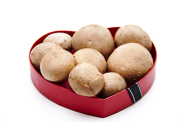 포토 JPG 해외이미지 음식 채소 사람없음 갈색 식사 버섯 수확 껍질 하트 신선 맛 먹기 피부 흰배경 날것 판지 해외202004 해외포토 모양 컬러 백그라운드 컨셉 농업 모션 신체부위 흰색 파일형식 이미지허브