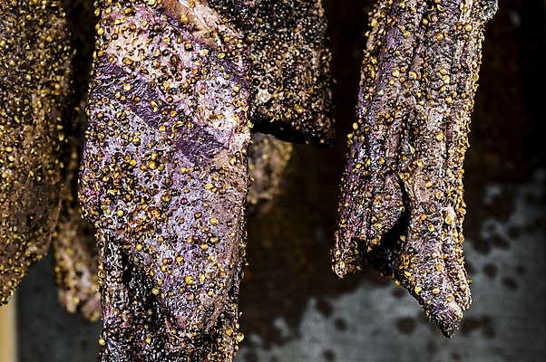 포토 JPG 해외이미지 전통 음식 백그라운드 건조 매달리기 육류 돼지고기 3 사람없음 가로 흰색 시장 자르기 햄 베이컨 양고기 훈제 고립 식품점 정육점 핸드메이드 해외202004 해외포토 컬러 식재료 모션 상점 파일형식 이미지허브