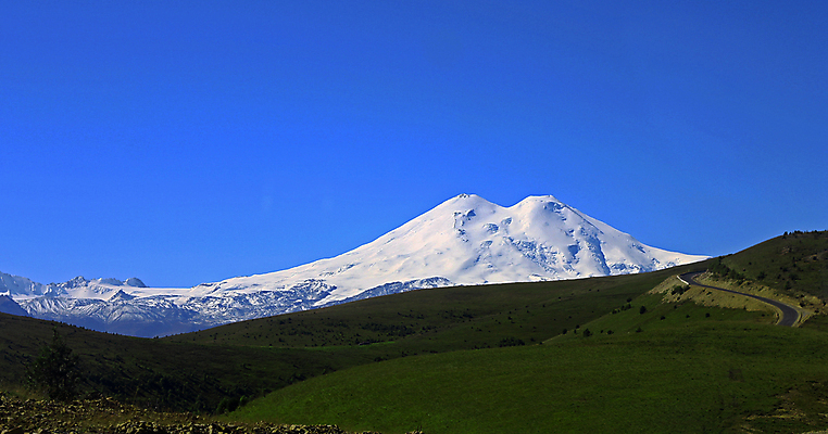 포토 JPG 해외이미지 식물 계절 백그라운드 꽃무늬 밭 포유류 자연 하늘 산 풍경 사람없음 초록색 여름 파란색 컬러풀 햇빛 평화 맑음 자유 가을 시골 방목 언덕 내추럴 강렬 찰과상 그리너리 해외202004 해외포토 동물 꽃 컬러 컨셉 무늬 농업 날씨 태양 축산업 상처 생태계 파일형식 트랜드컬러 이미지허브